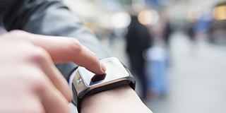 Smartwatches und Wearables: der Einfluss eines Trends auf Schweizer Technologieunternehmen und die Uhrenindustrie 